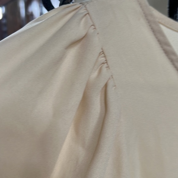 Size small cream blouse with bell sleeves from the vanity room - Picture 3 of 5